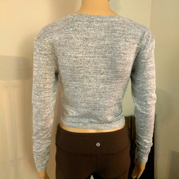 Aritzia Wilfred Free Gray Crop Long Sleeves Knit Top Twist Waist - Picture 5 of 12